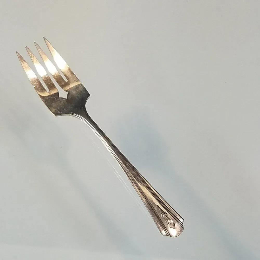 Peerless Oneida Silver Plate 1933 Charmion Pattern Serving Fork 8.25 in